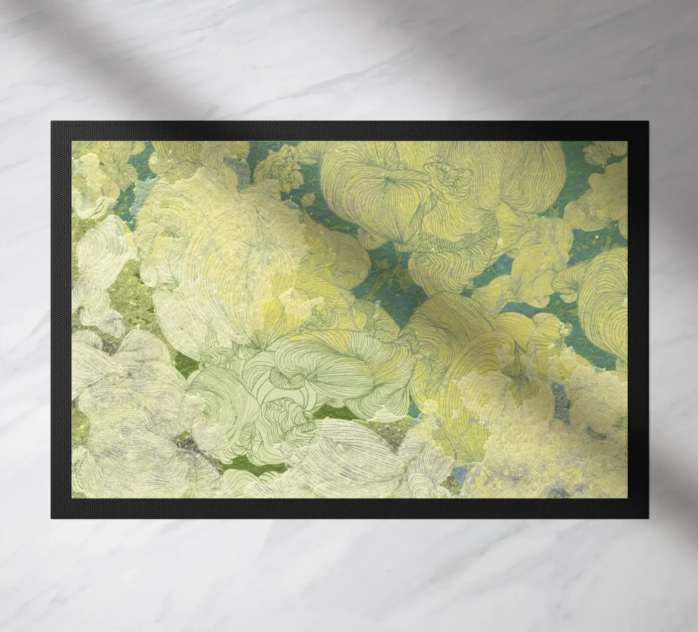 geel deurmat van Giulio Iurissevich