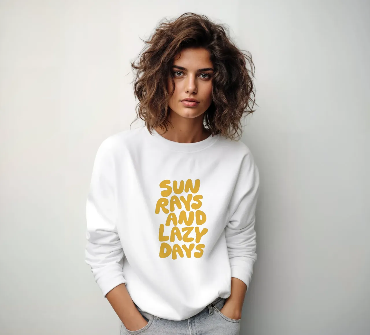 Sun Rays and Lazy Days Summertime Sunny Sunshine Tipografía sudadera de THE MOTIVATED TYPE