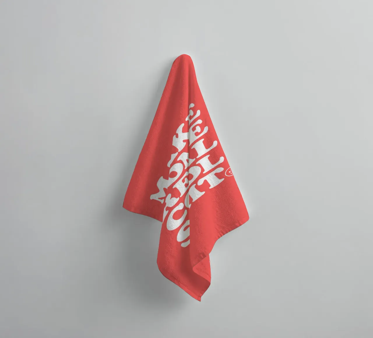 Realizzare un design tipografico retrò in grassetto in rosso asciugamano da bagno da THE MOTIVATED TYPE