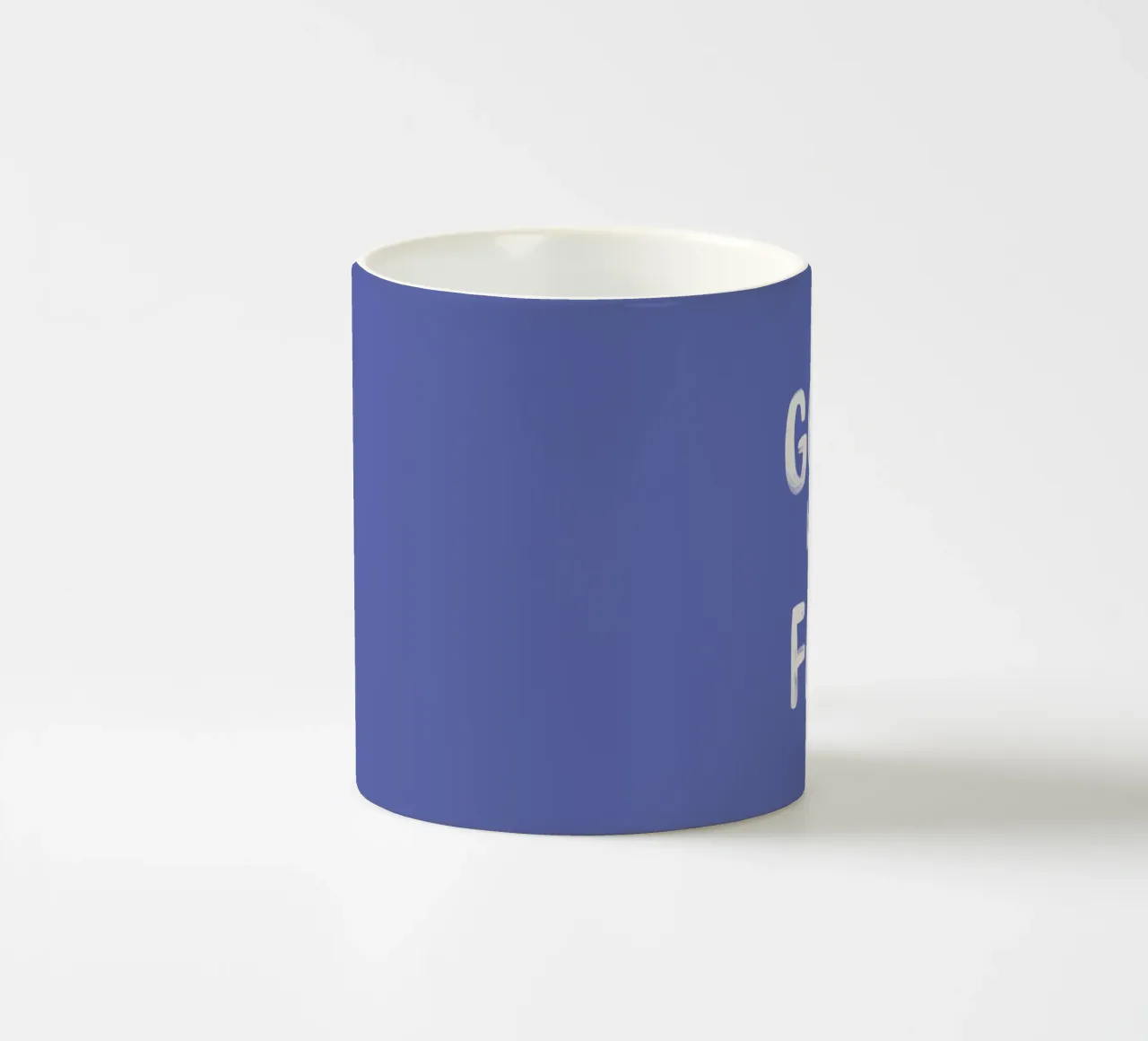 Going with the Flow, design tipografico dipinto a mano in blu tazza in ceramica da THE MOTIVATED TYPE