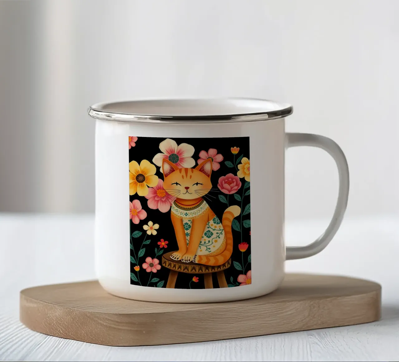 Gatto su una sedia nel giardino floreale tazza in smalto da COLLEEN CRAFTS