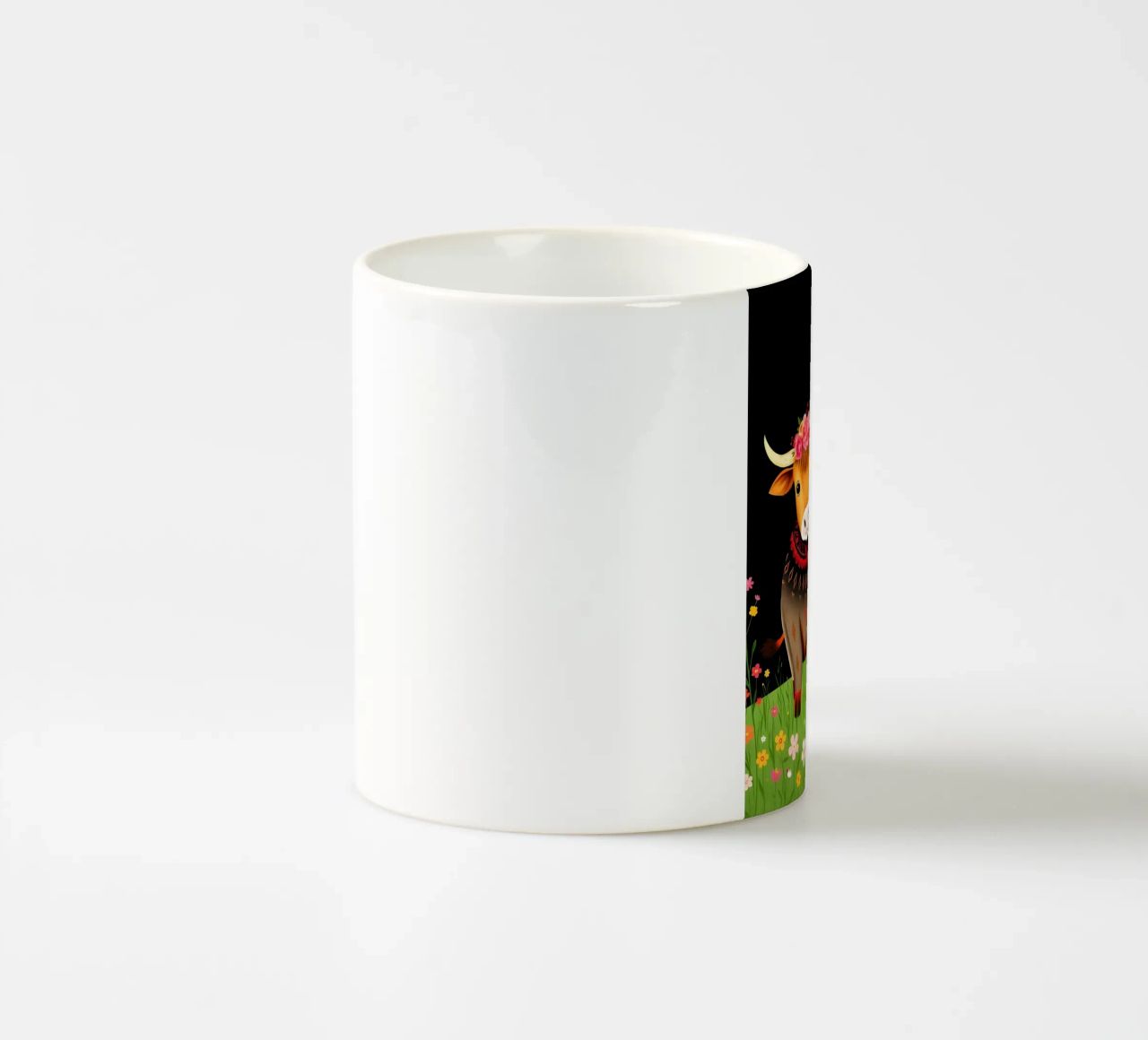 Mucche Highland in un prato selvaggio tazza in ceramica da COLLEEN CRAFTS