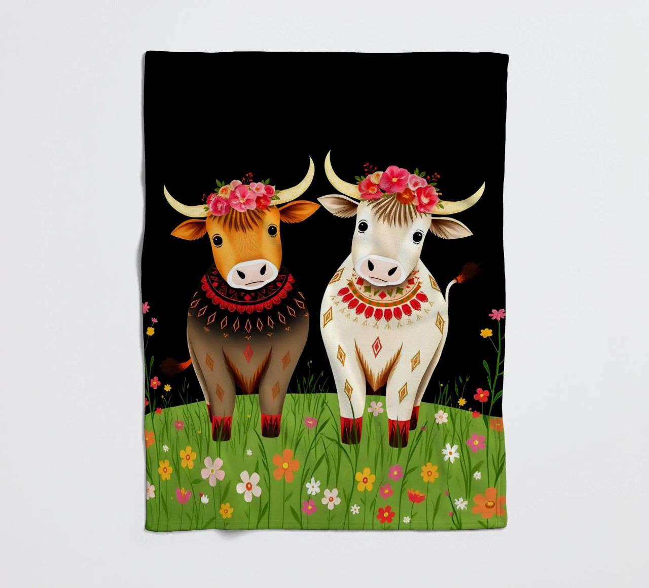 Mucche Highland in un prato selvaggio coperta in pile da COLLEEN CRAFTS