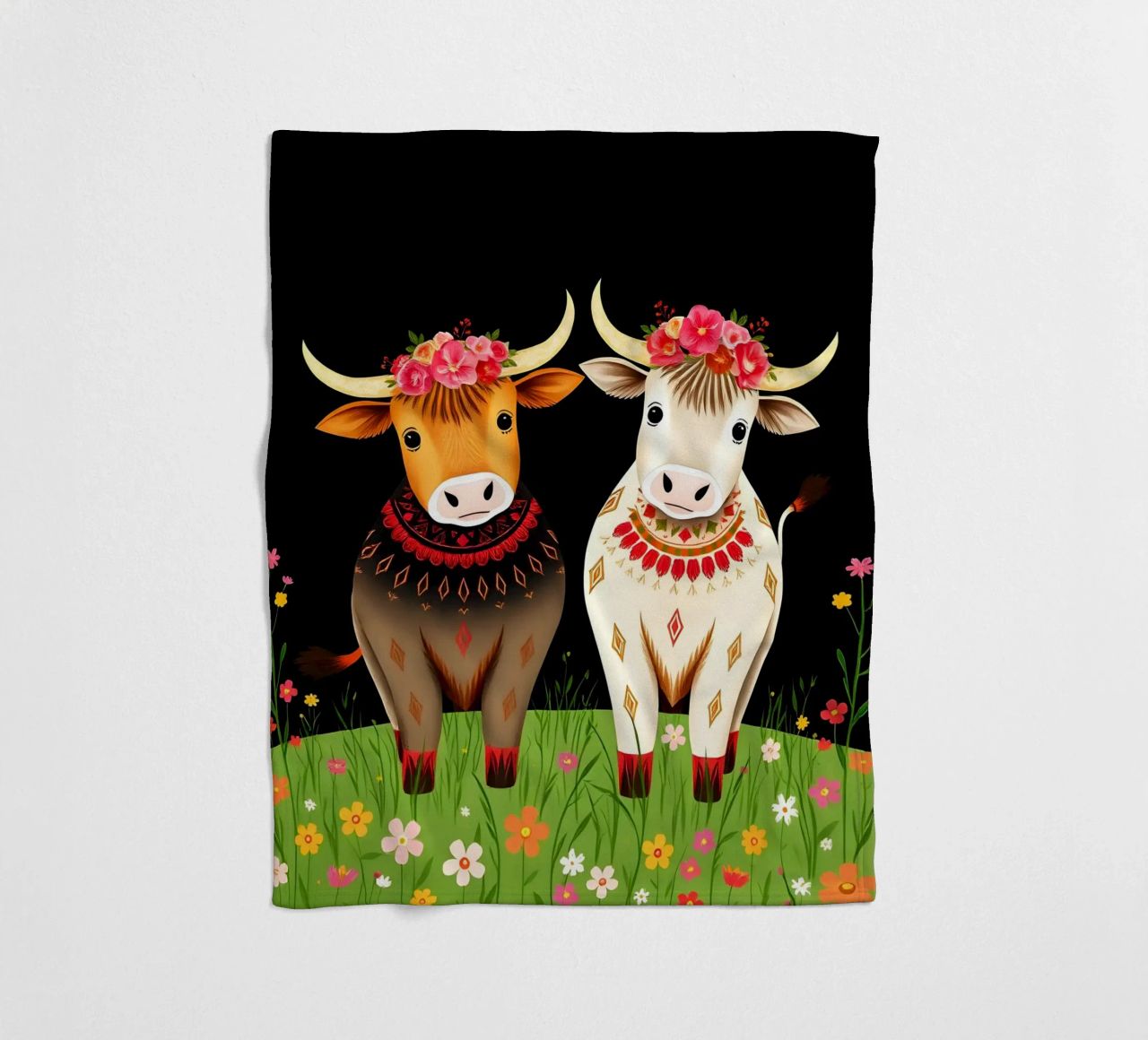 Mucche Highland in un prato selvaggio coperta in pile da COLLEEN CRAFTS