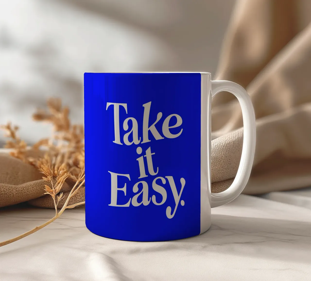 Take it Easy Blue Vintage Minimalist Typography Design tazza in ceramica da THE MOTIVATED TYPE