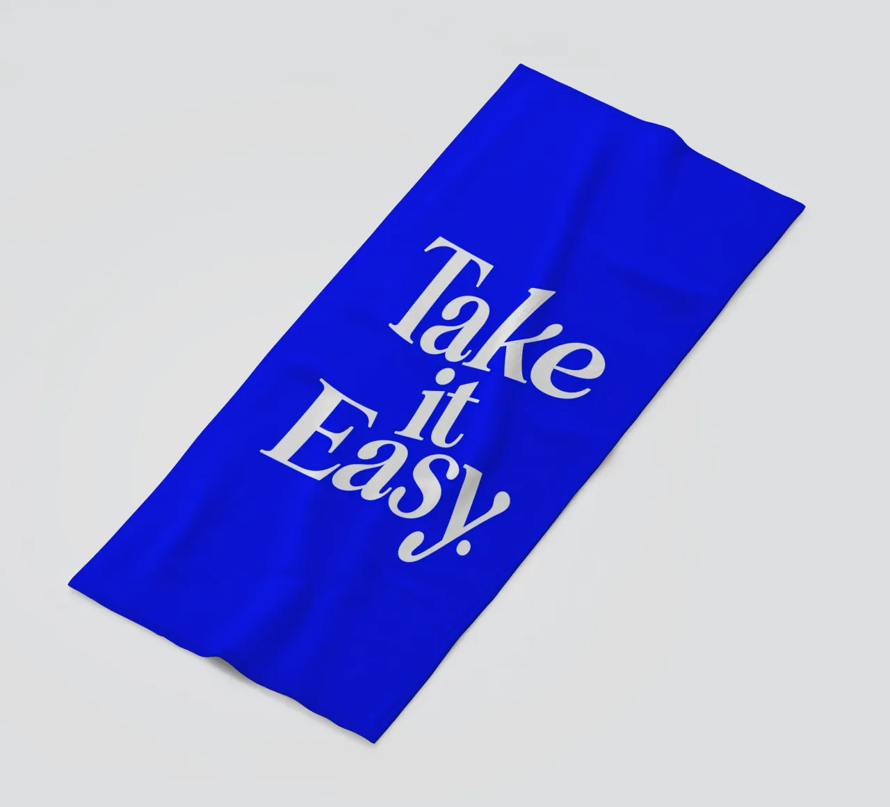 Take it Easy Blue Vintage Minimalist Typography Design telo mare da THE MOTIVATED TYPE