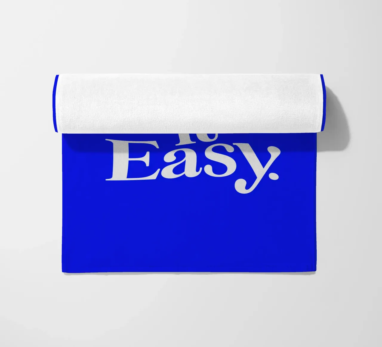 Take it Easy Blue Vintage Minimalist Typography Design telo mare da THE MOTIVATED TYPE
