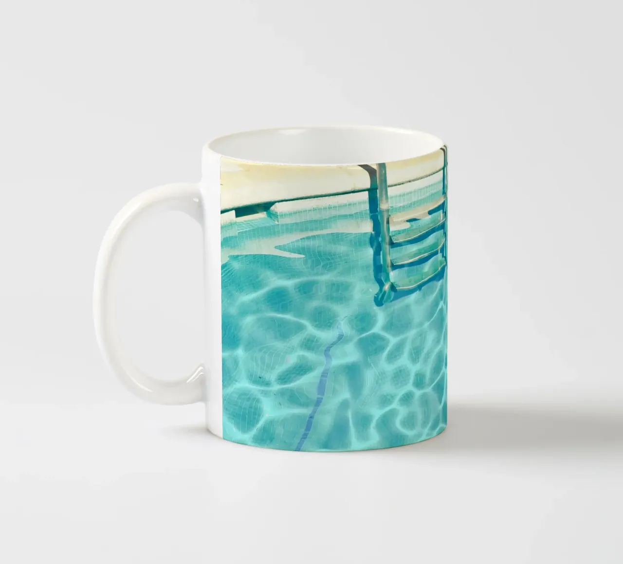 Piscina IX tazza in ceramica da Cassia Beck Photography