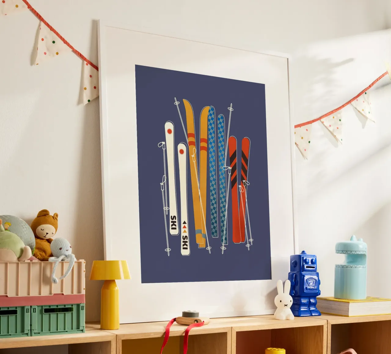 Illustrazione retrò di sci - Sci alpino d'epoca Sport invernali A poster con telaio in plastica da showmemars