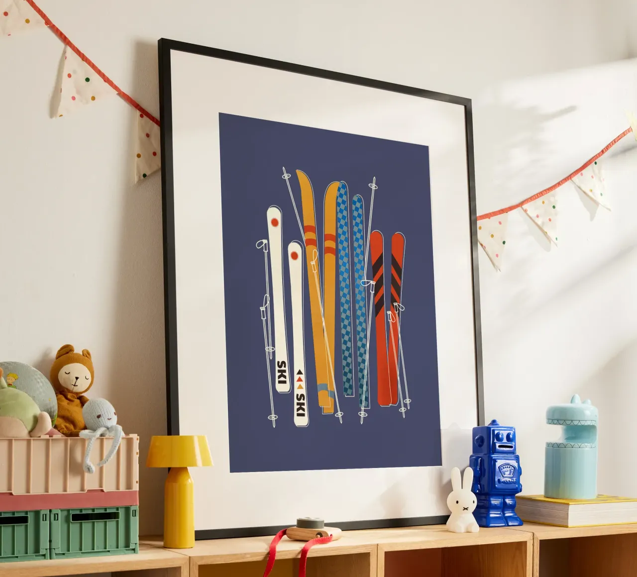 Illustrazione retrò di sci - Sci alpino d'epoca Sport invernali A poster con telaio in plastica da showmemars