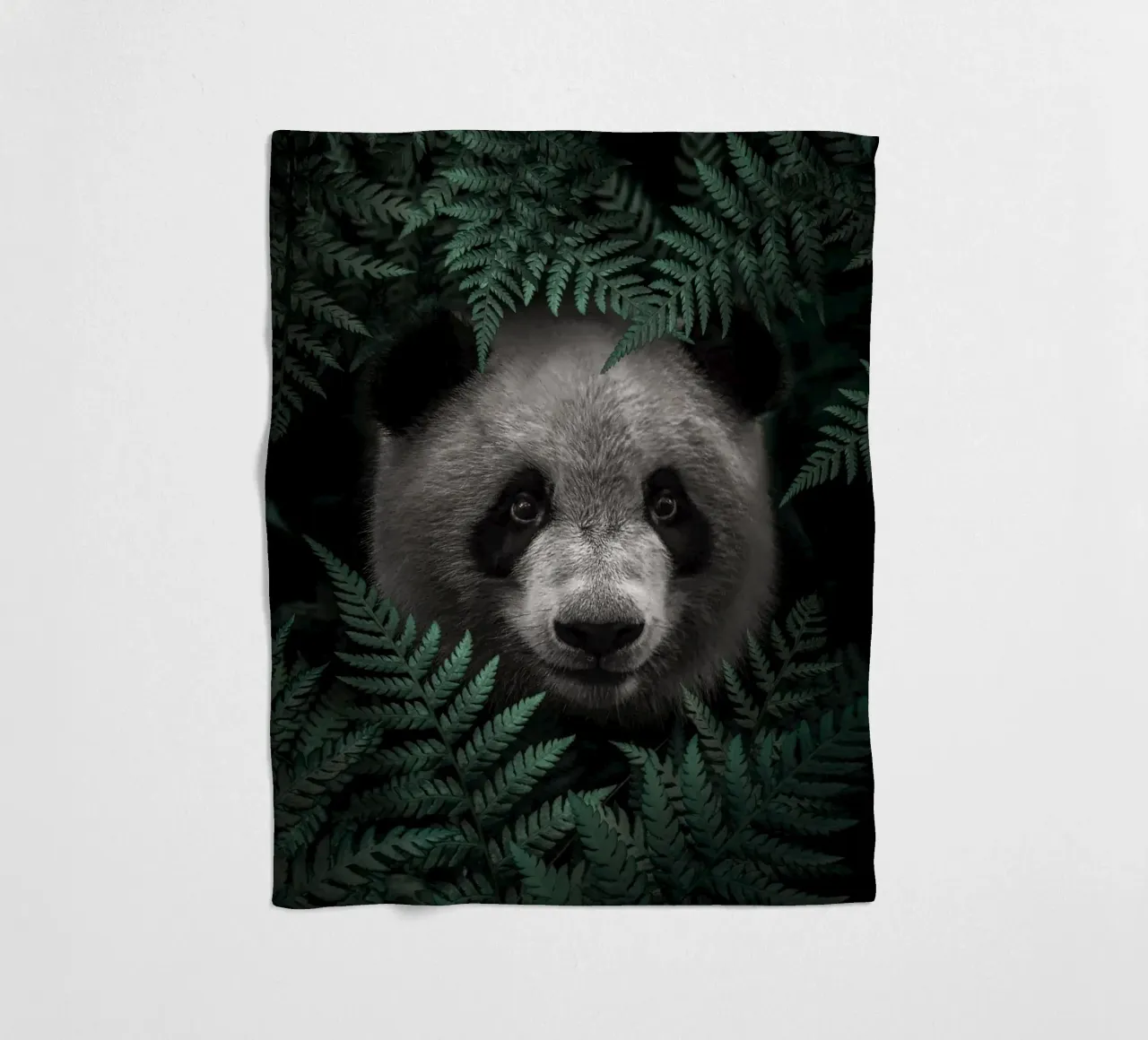 Pandabär im Wald Fleecedecke von arizrab
