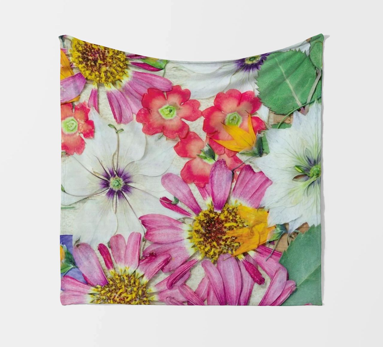 Fragile Flowers coperta in pile da Curious Collections by Marielle Leenders