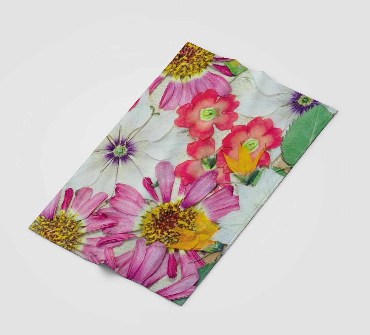 Fragile Flowers coperta in pile da Curious Collections by Marielle Leenders