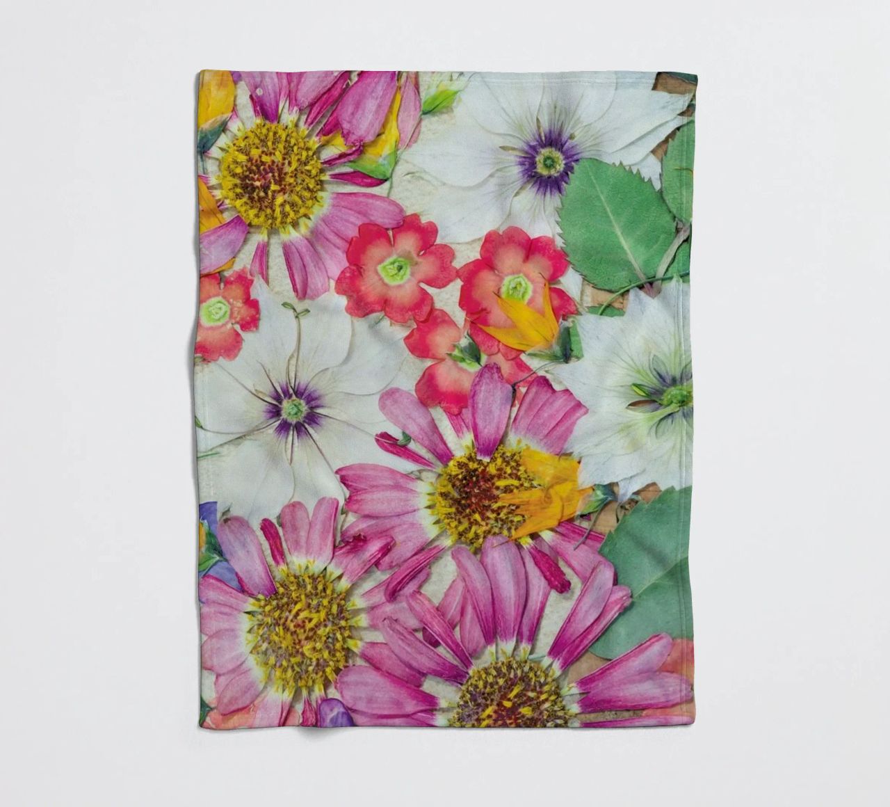 Fragile Flowers coperta in pile da Curious Collections by Marielle Leenders