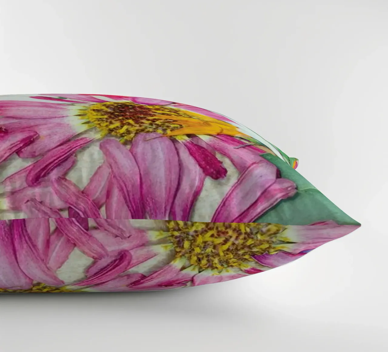 Fragile Flowers cuscino da Curious Collections by Marielle Leenders