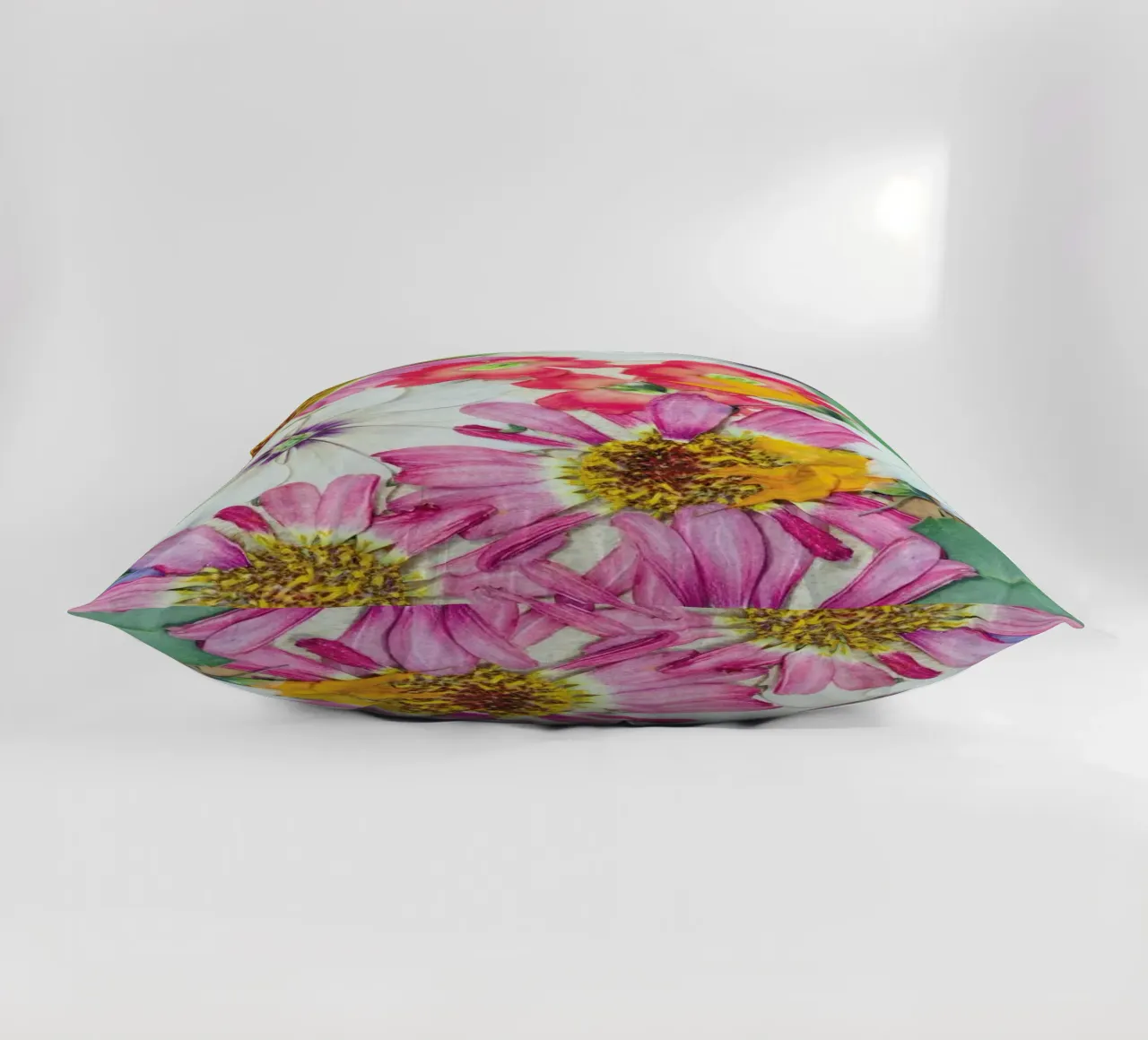 Fragile Flowers cuscino da Curious Collections by Marielle Leenders