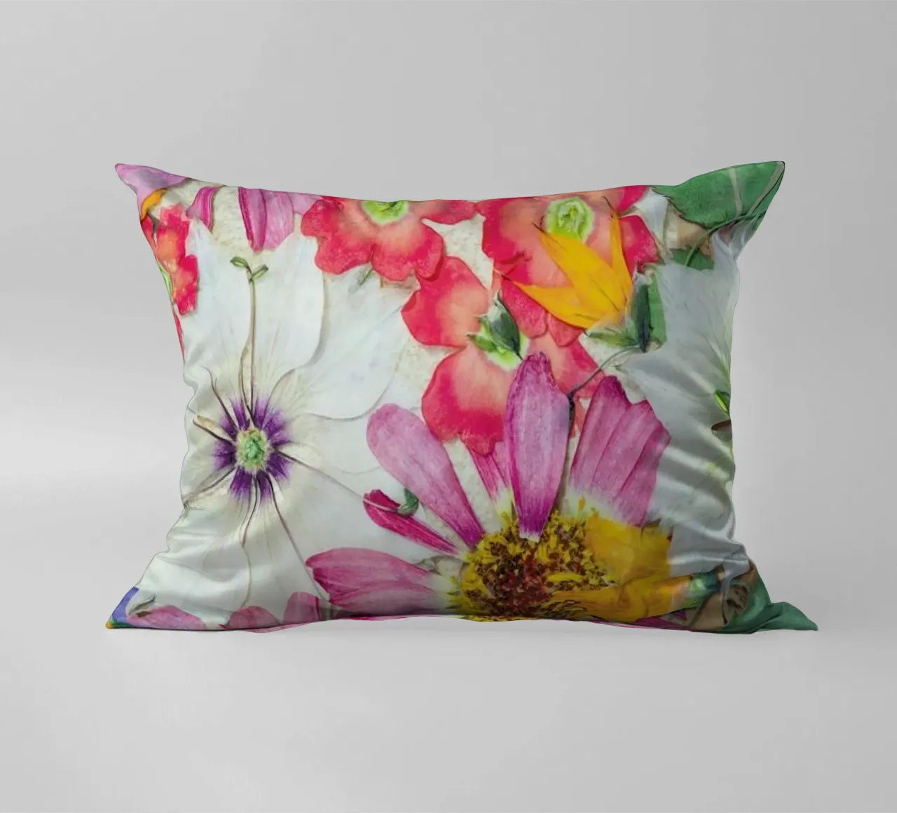 Fragile Flowers cuscino da Curious Collections by Marielle Leenders