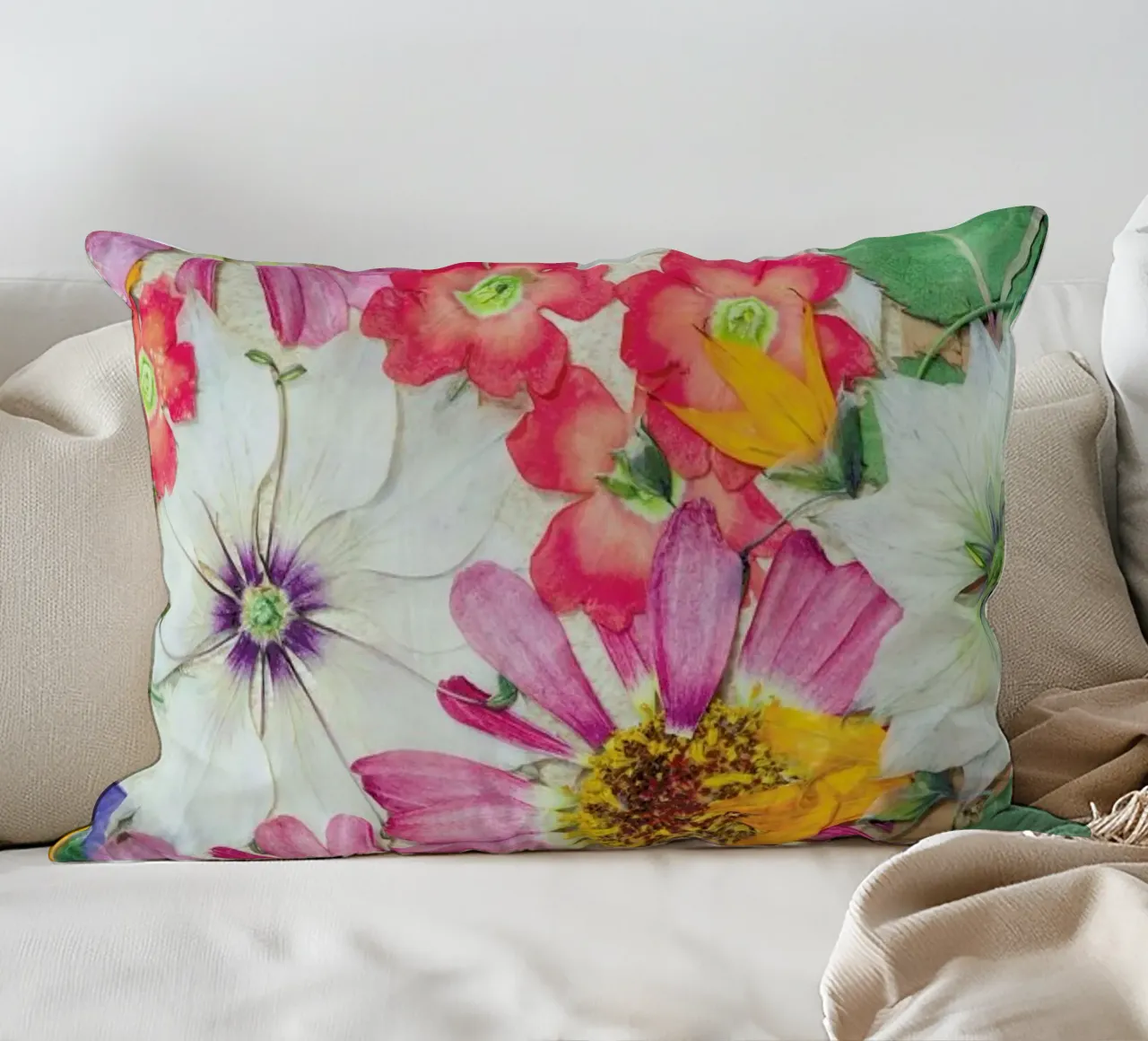 Fragile Flowers cuscino da Curious Collections by Marielle Leenders