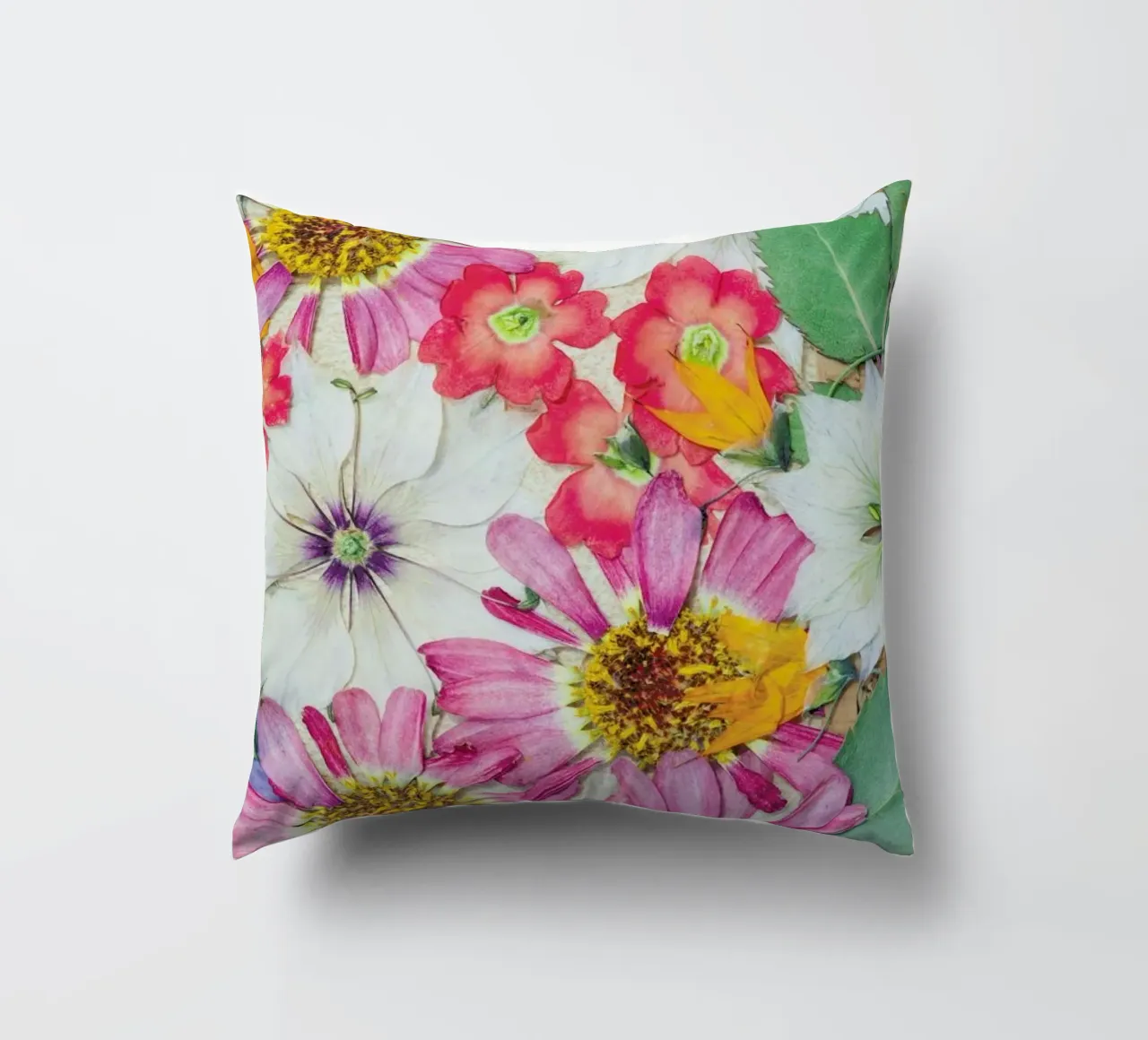 Fragile Flowers cuscino da Curious Collections by Marielle Leenders