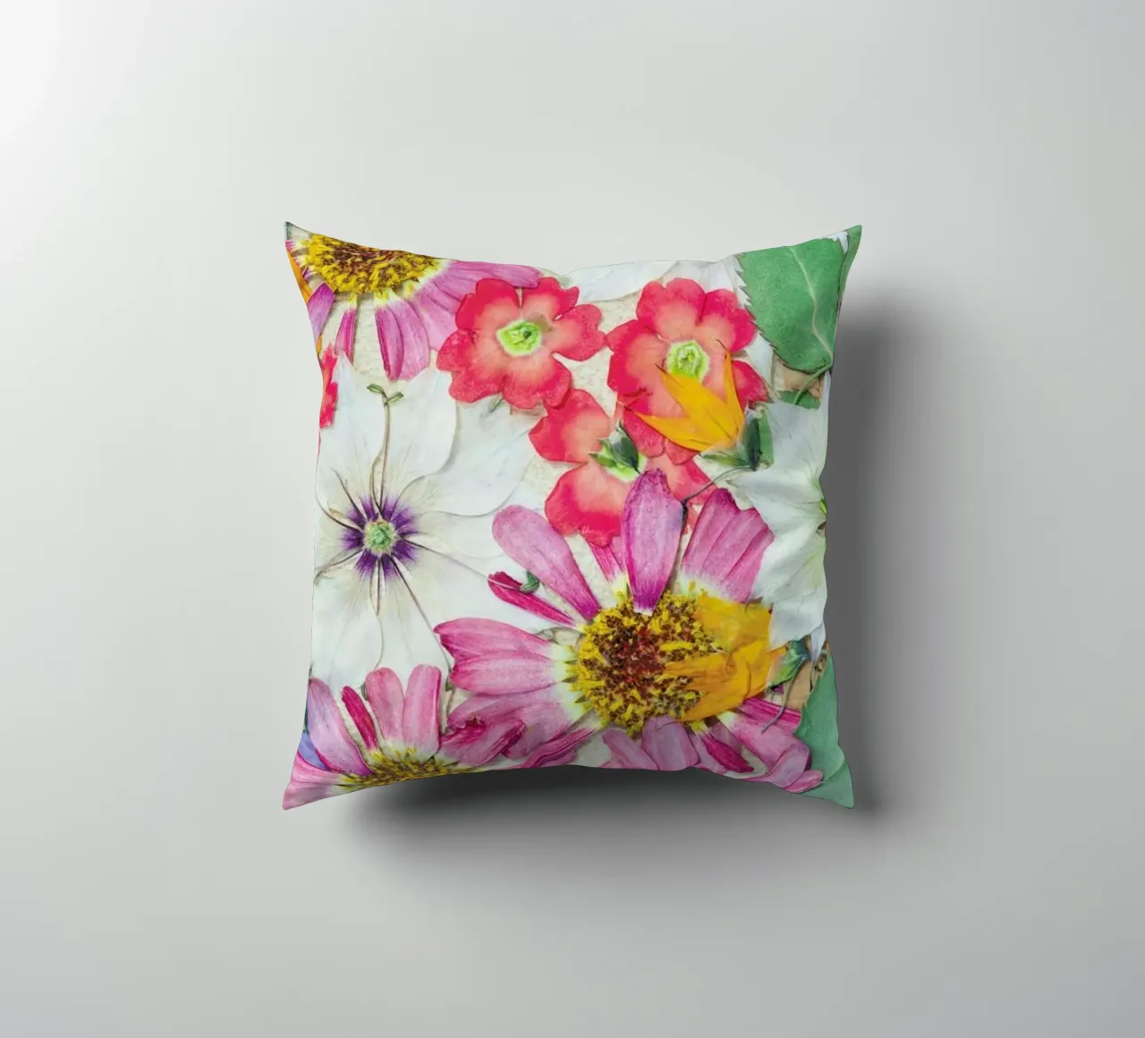 Fragile Flowers cuscino da Curious Collections by Marielle Leenders