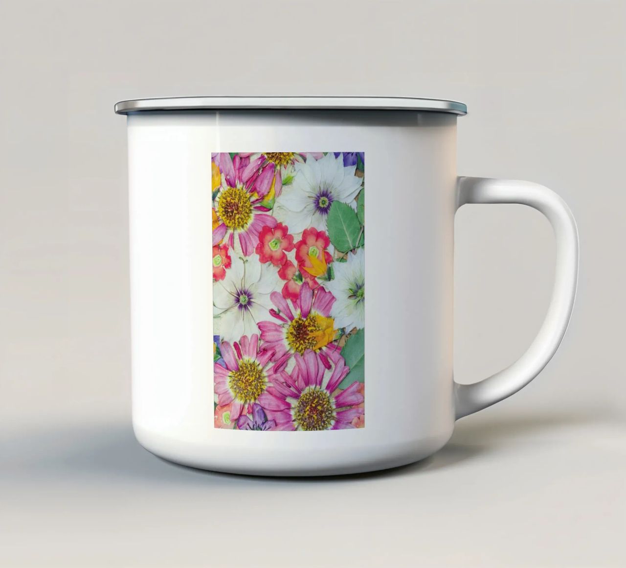 Fragile Flowers tazza in smalto da Curious Collections by Marielle Leenders