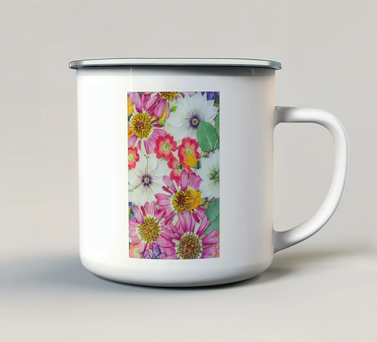 Fragile Flowers emaille mok van Curious Collections by Marielle Leenders