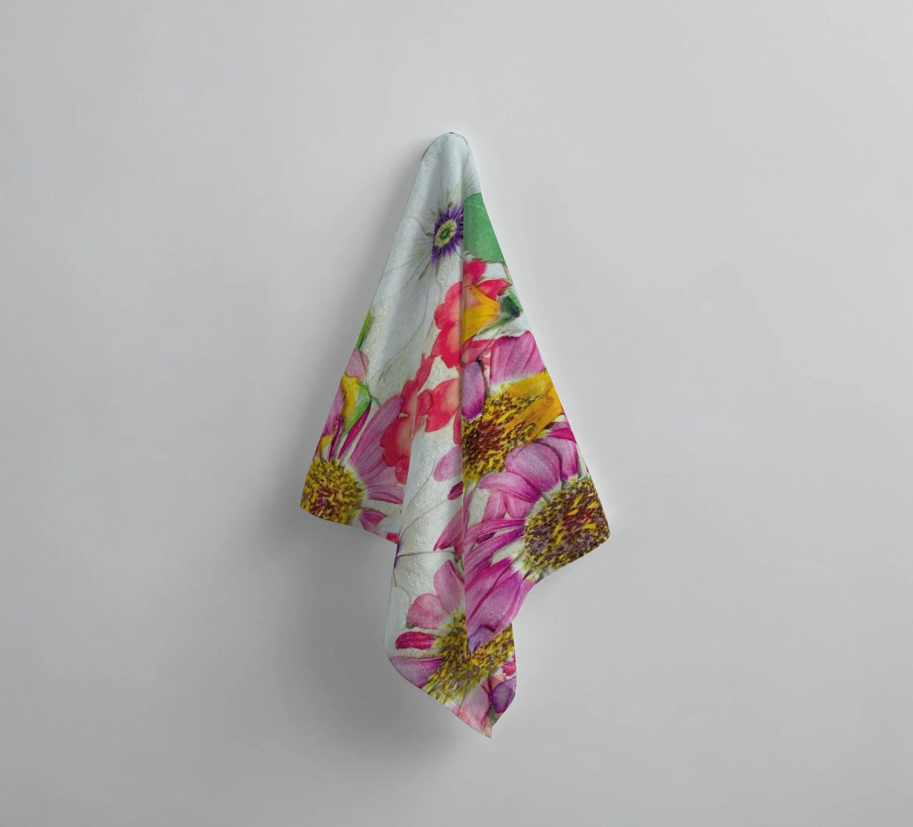 Fragile Flowers asciugamano da bagno da Curious Collections by Marielle Leenders