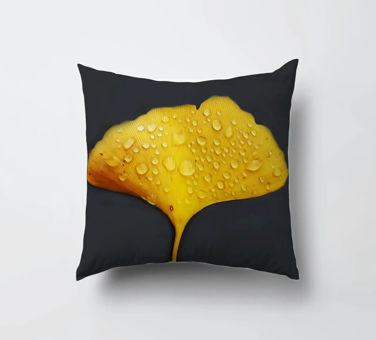 Foglie di ginkgo e gocce di rugiada cuscino da Teresa André
