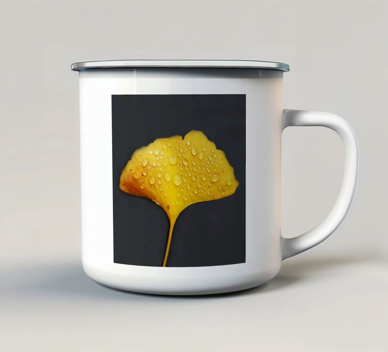 Foglie di ginkgo e gocce di rugiada tazza in smalto da Teresa André