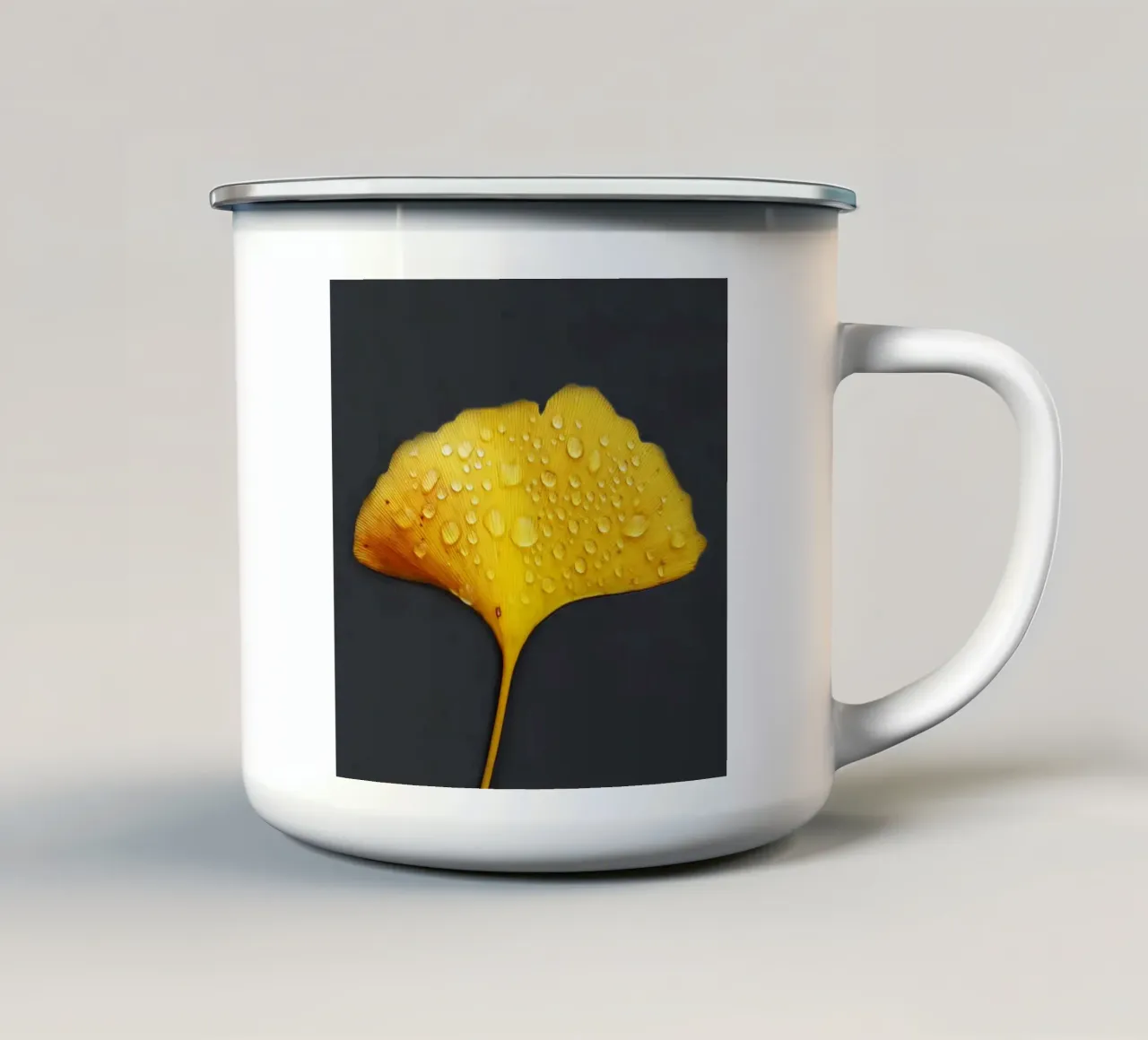 Foglie di ginkgo e gocce di rugiada tazza in smalto da Teresa André