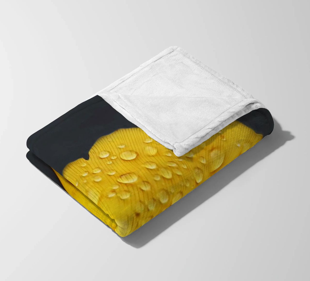 Foglie di ginkgo e gocce di rugiada coperta in pile da Teresa André