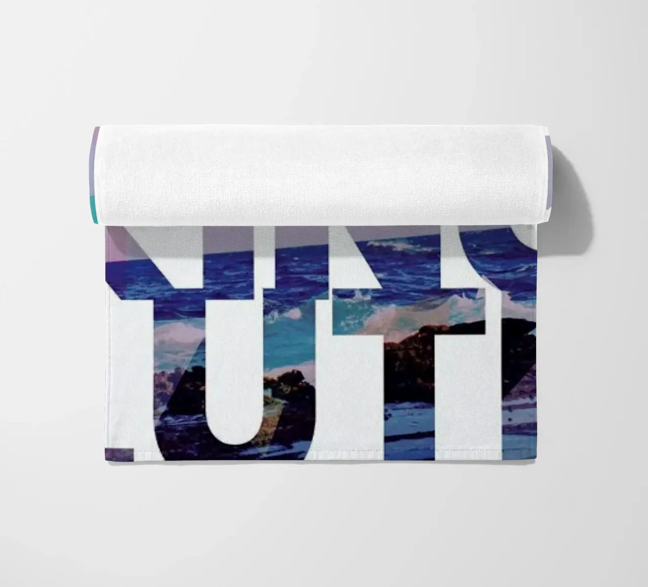 Abso...lutely! II toalla de playa de Leah Flores