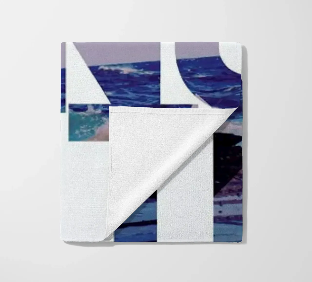 Abso...lutely! II toalla de playa de Leah Flores