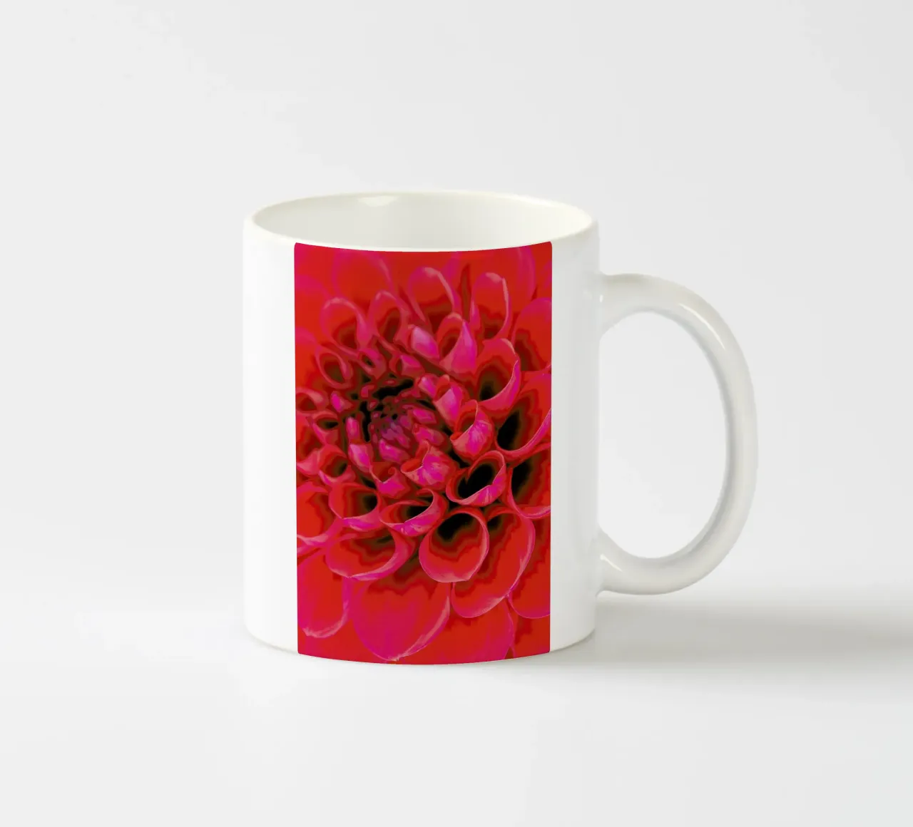 Red Dahlia tazza in ceramica da Curious Collections by Marielle Leenders