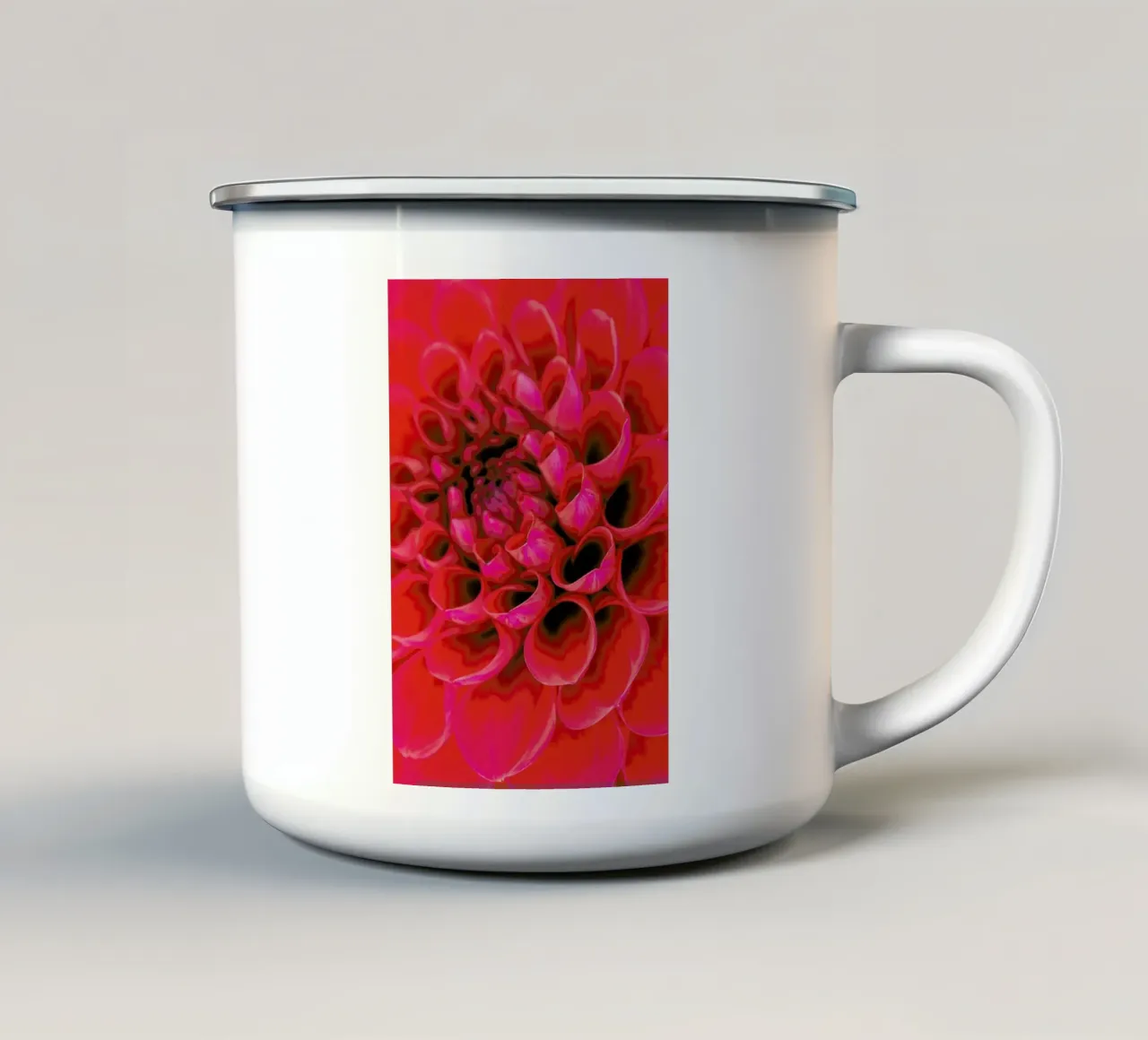 Red Dahlia tazza in smalto da Curious Collections by Marielle Leenders