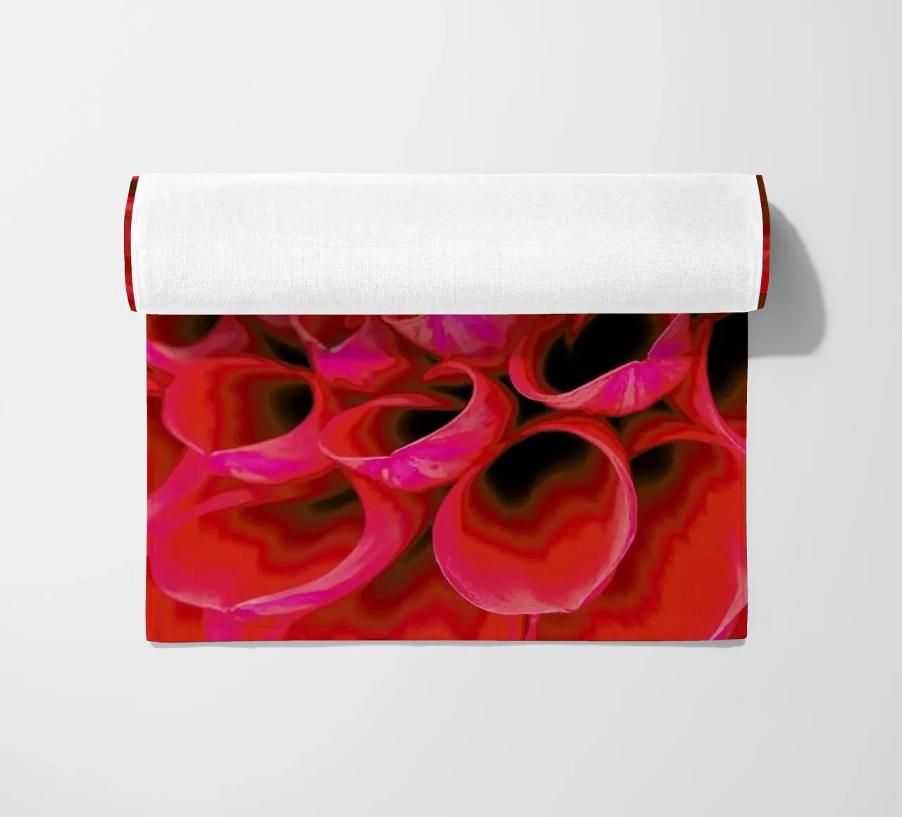 Red Dahlia telo mare da Curious Collections by Marielle Leenders