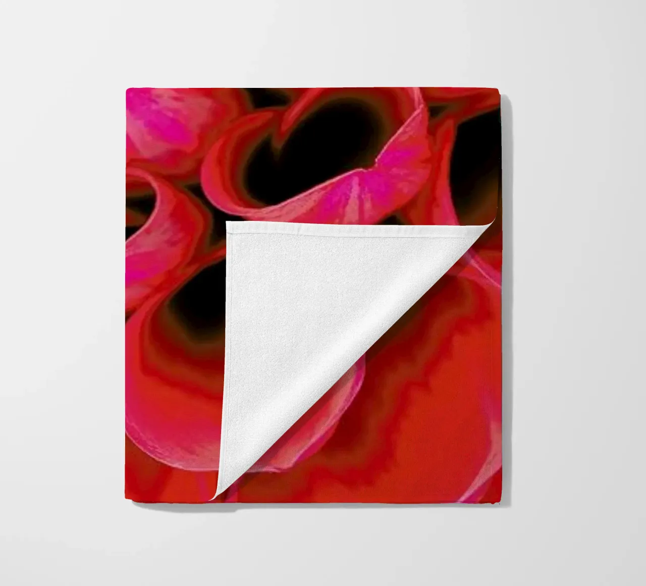 Red Dahlia telo mare da Curious Collections by Marielle Leenders