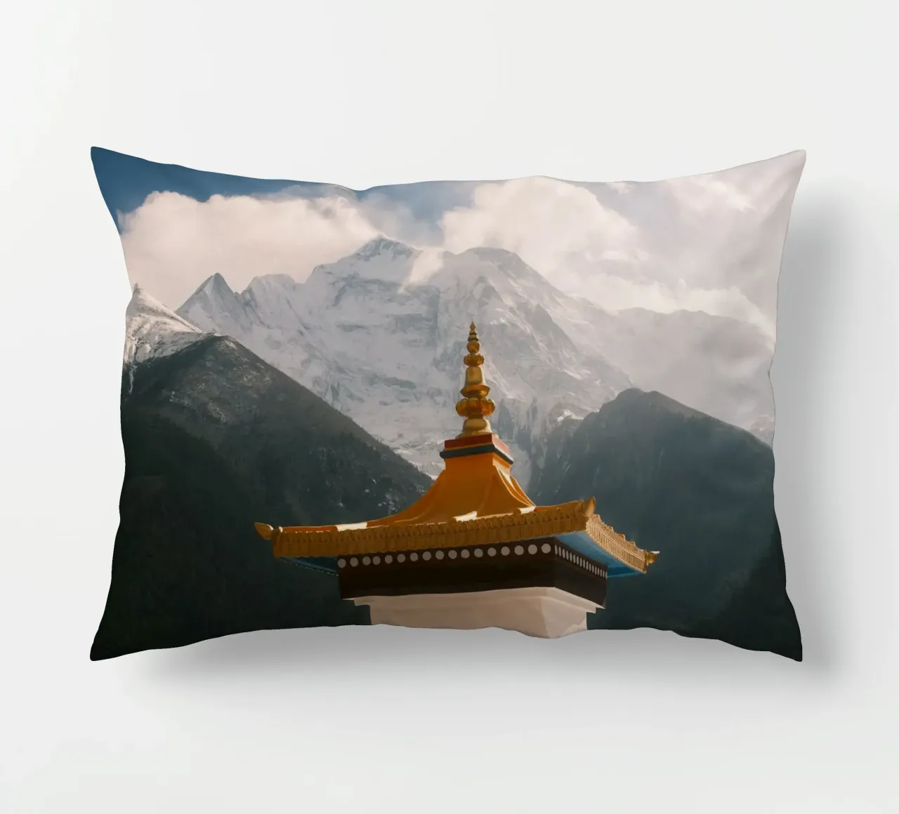 Sacred Himalayan Peaks cuscino da FujiPrints