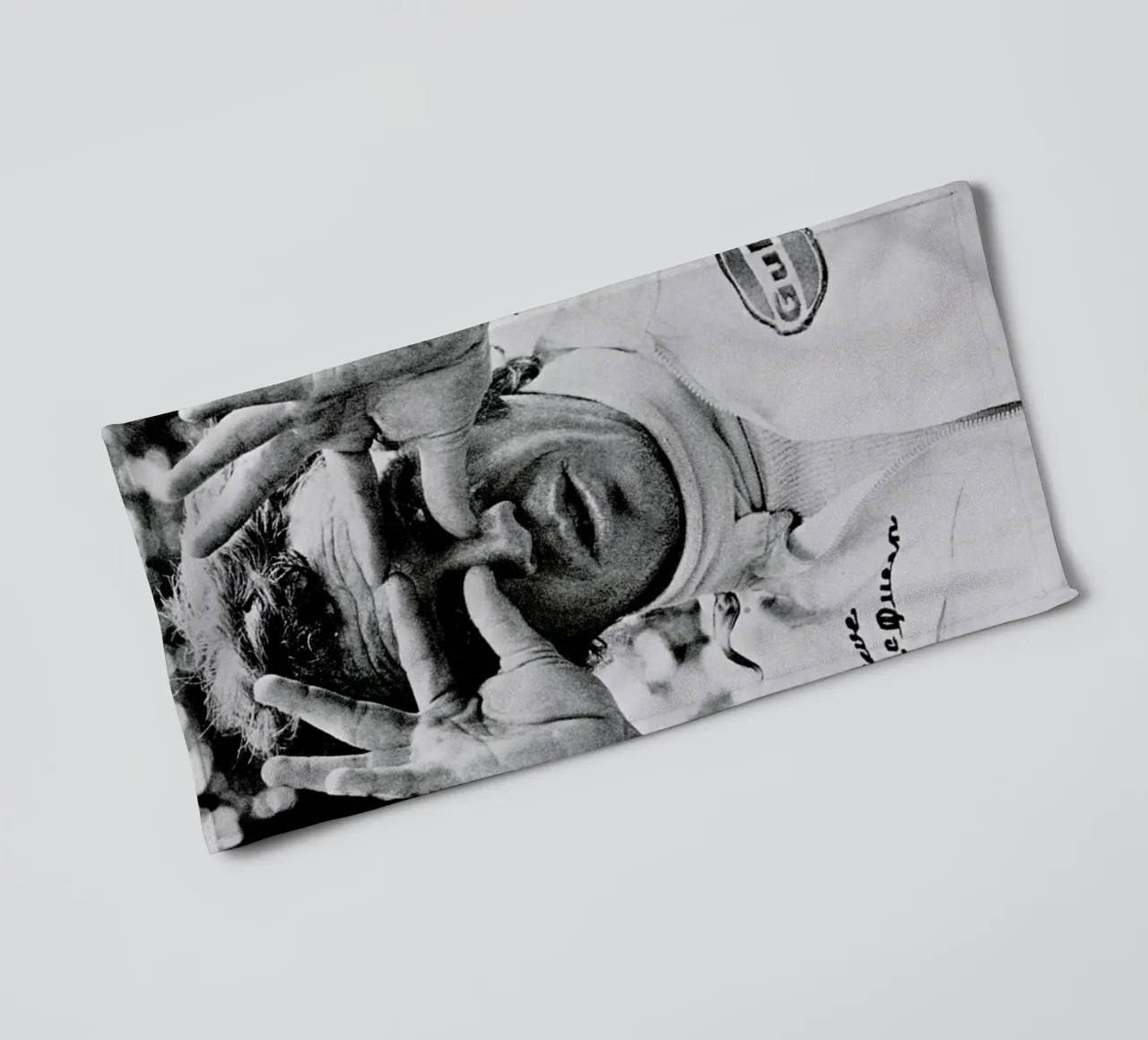 Steve McQueen in Le Mans, 1971 asciugamano da bagno da Gallery Print and Art Limited