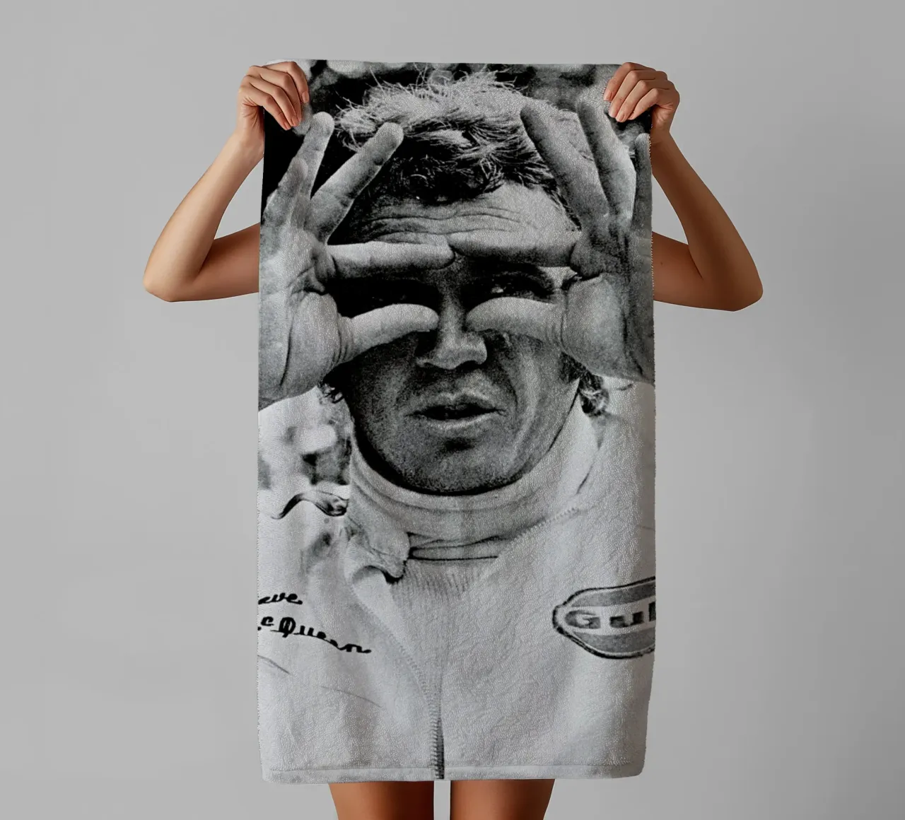 Steve McQueen in Le Mans, 1971 asciugamano da bagno da Gallery Print and Art Limited