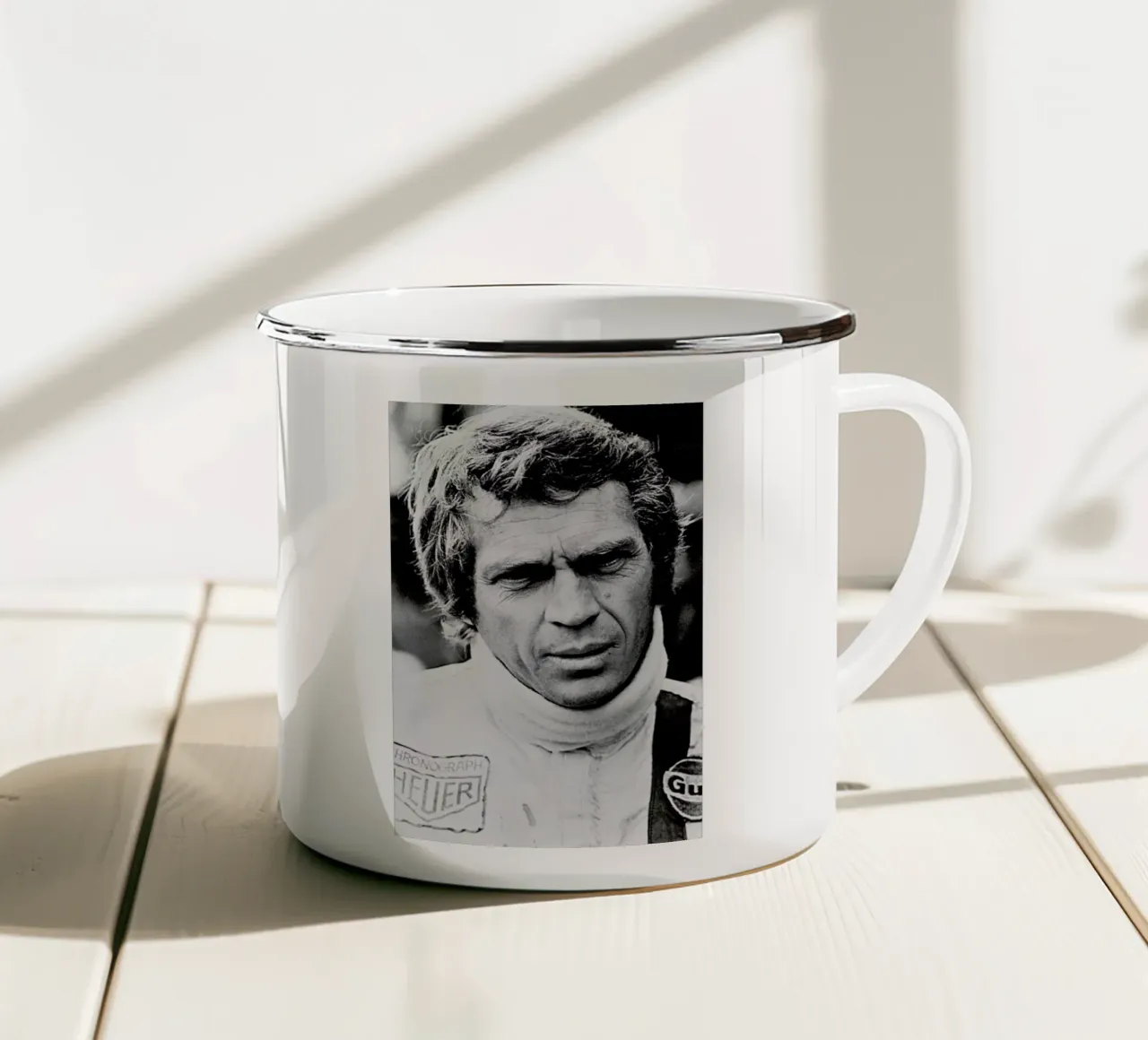 Steve McQueen in Le Mans 2, 1971 tazza in smalto da Gallery Print and Art Limited