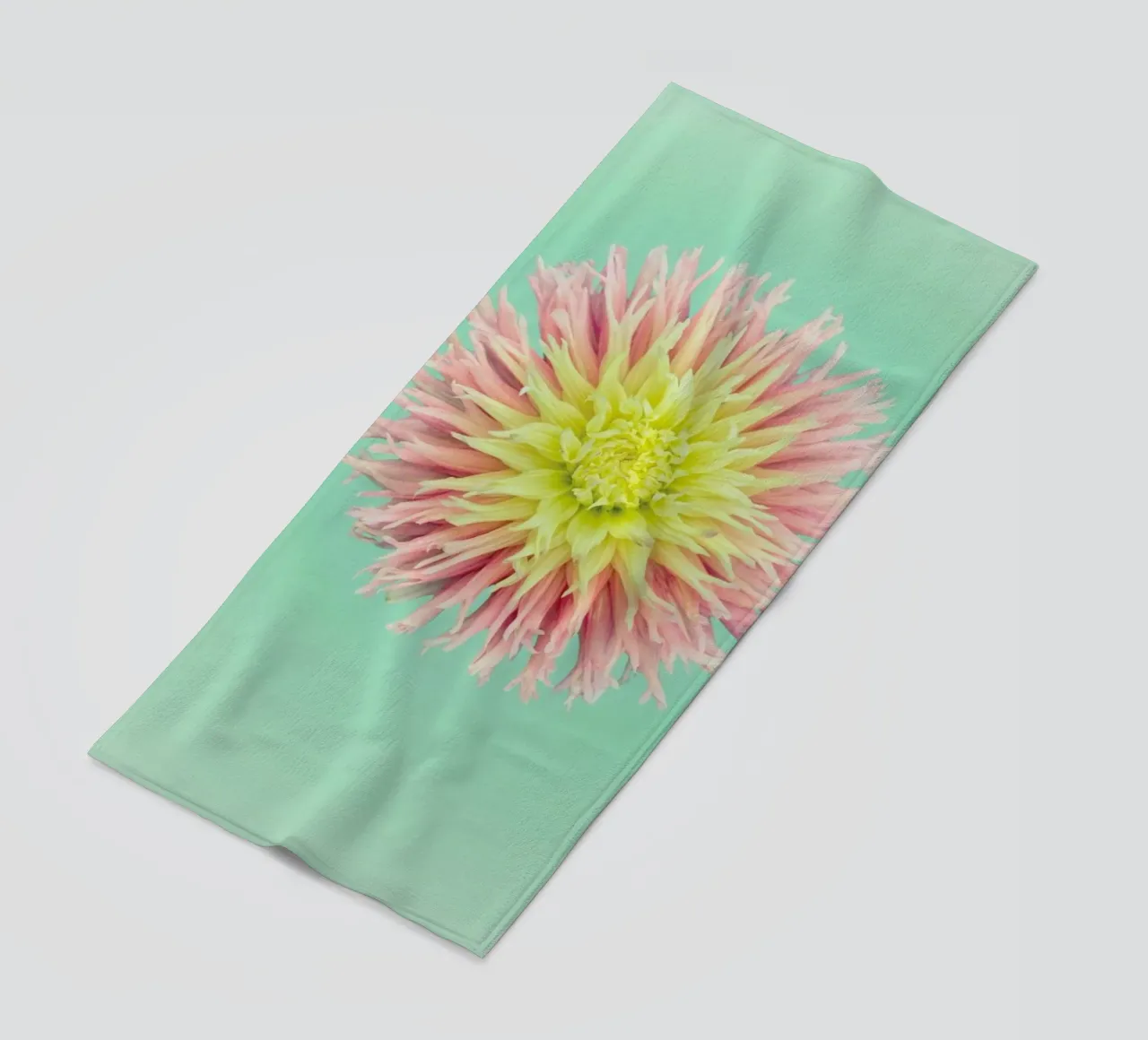 Bright Dahlia telo mare da Curious Collections by Marielle Leenders