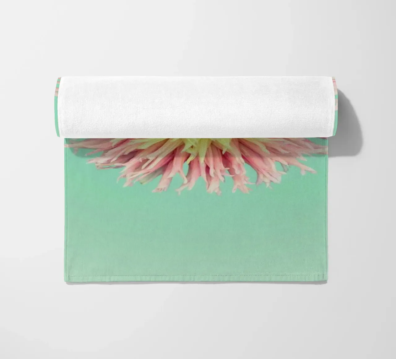Bright Dahlia telo mare da Curious Collections by Marielle Leenders