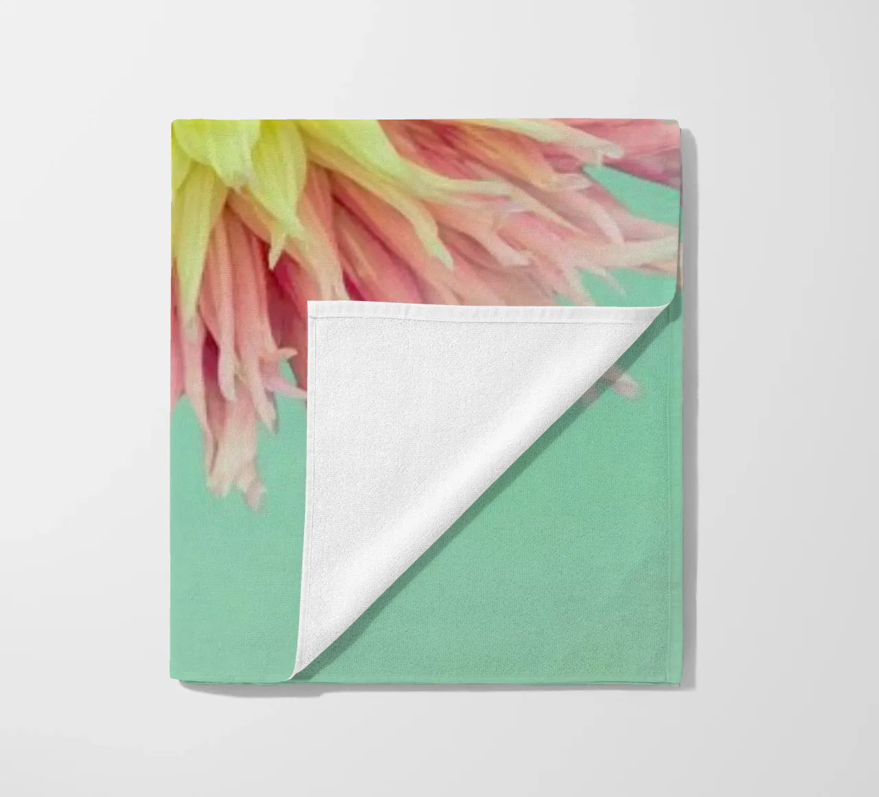 Bright Dahlia telo mare da Curious Collections by Marielle Leenders