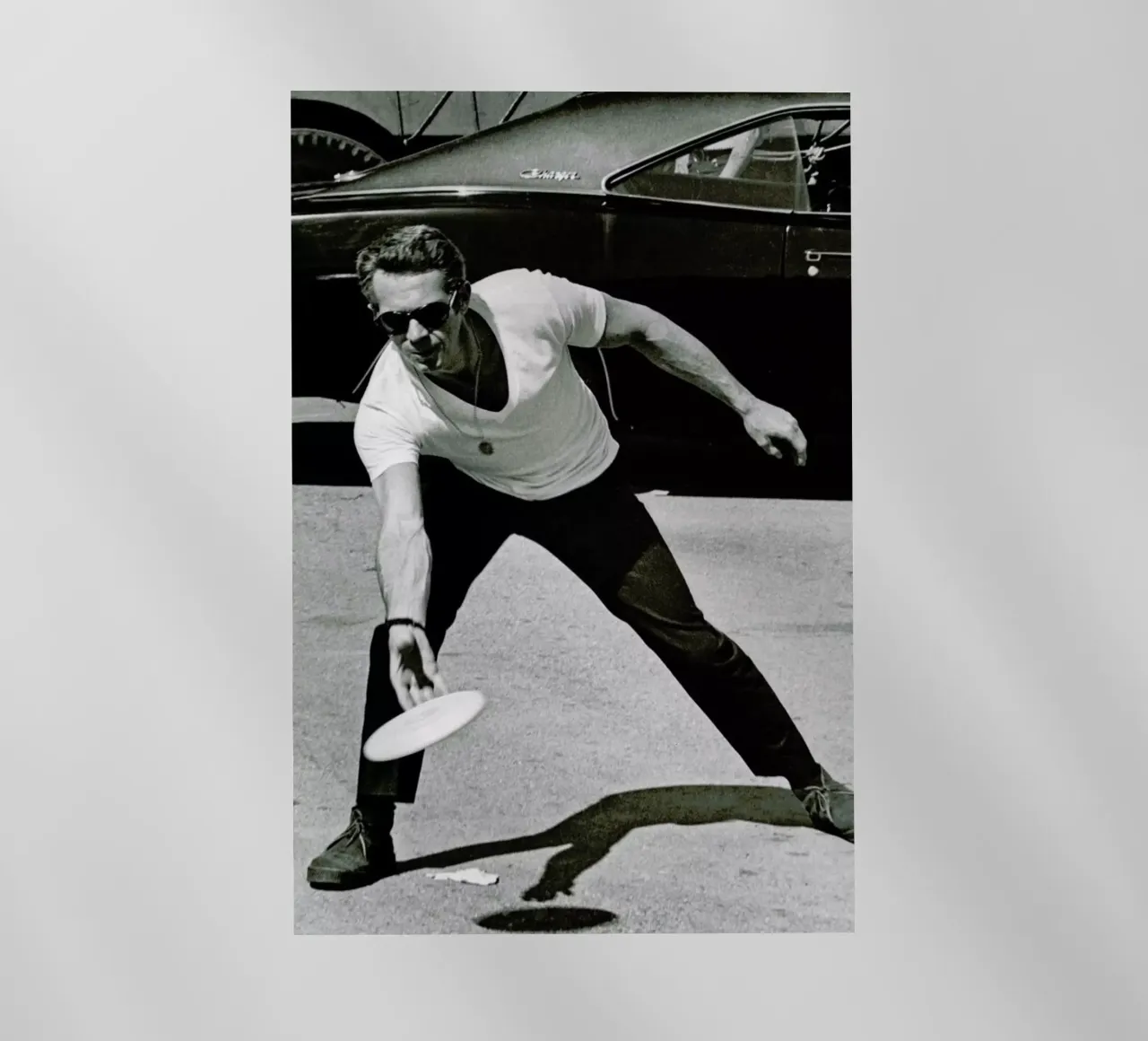 Steve McQueen Playing Frisbee pellicola backlit da Gallery Print and Art Limited