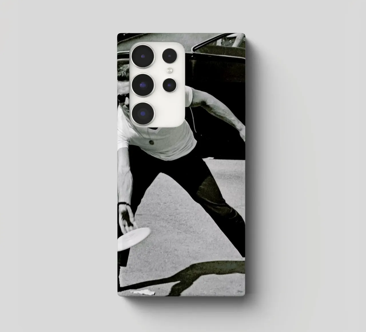 Steve McQueen Playing Frisbee cover samsung da Gallery Print and Art Limited