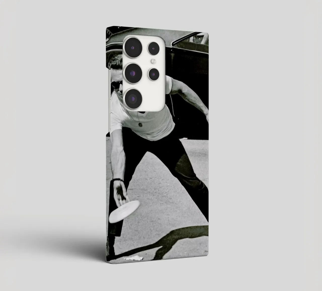 Steve McQueen Playing Frisbee cover samsung da Gallery Print and Art Limited