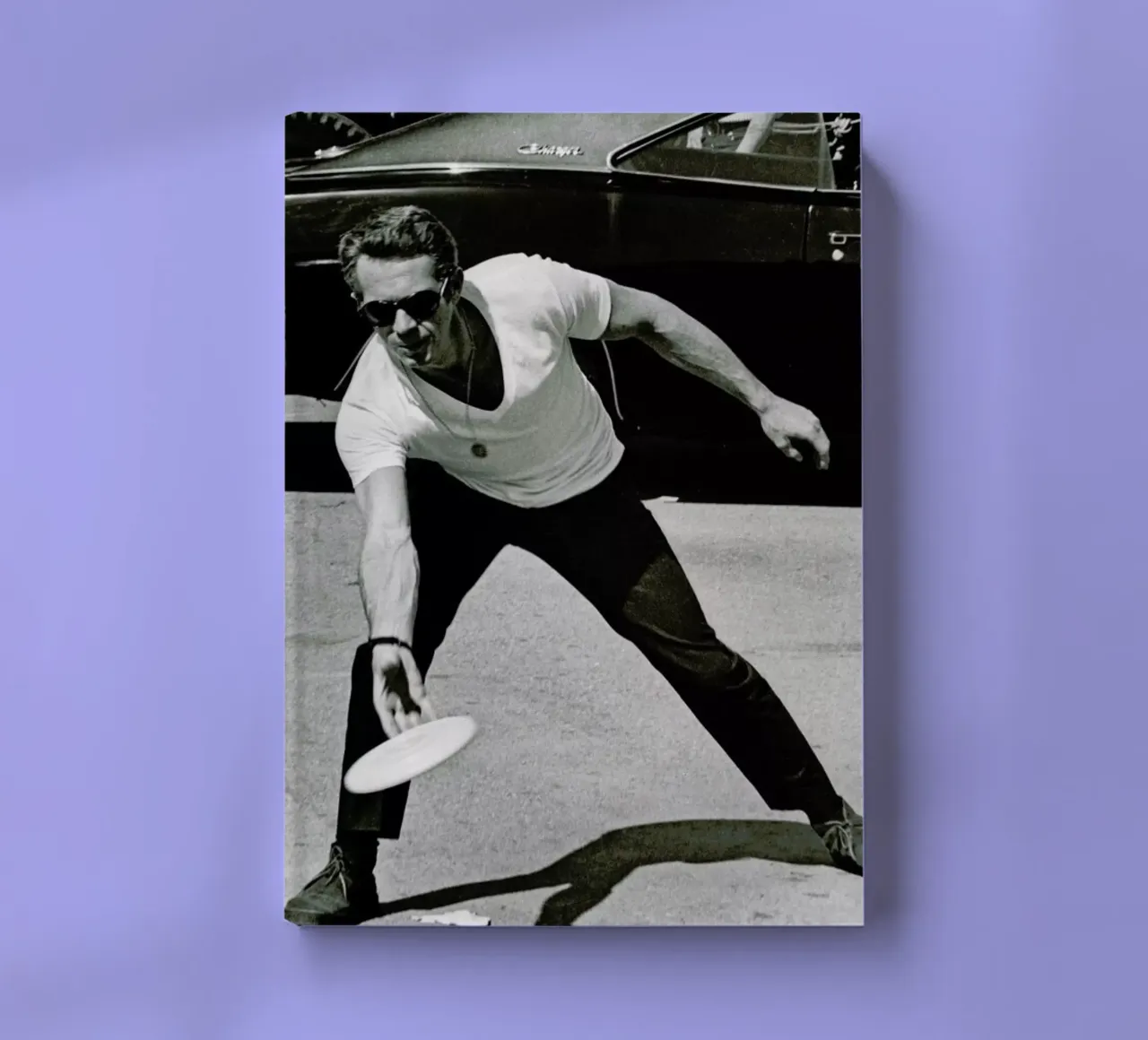 Steve McQueen Playing Frisbee diario da Gallery Print and Art Limited