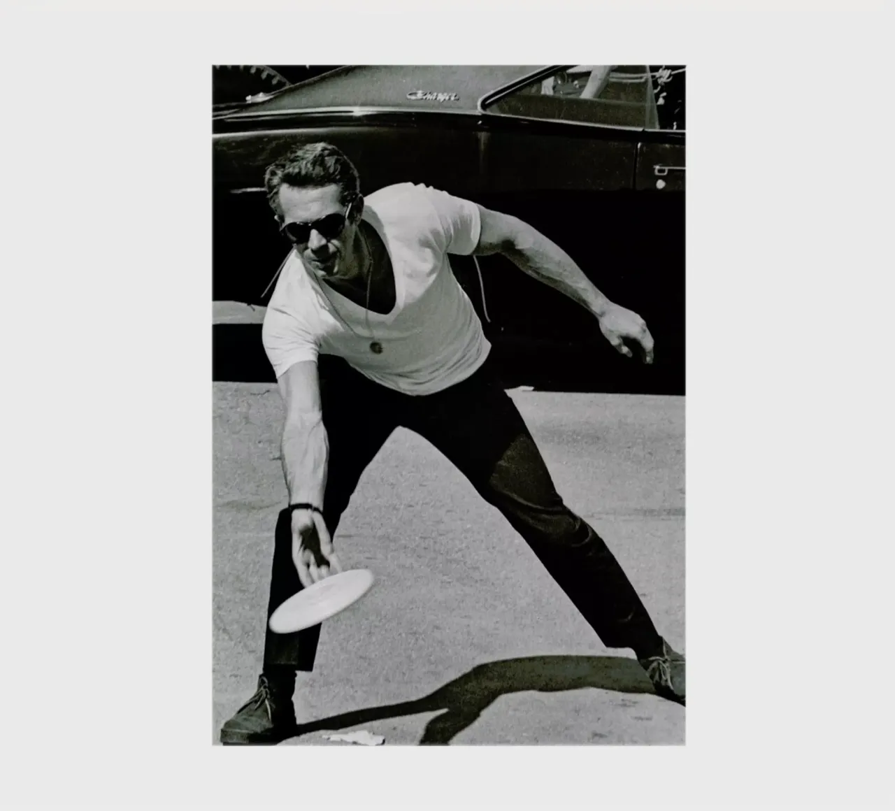 Steve McQueen Playing Frisbee diario da Gallery Print and Art Limited