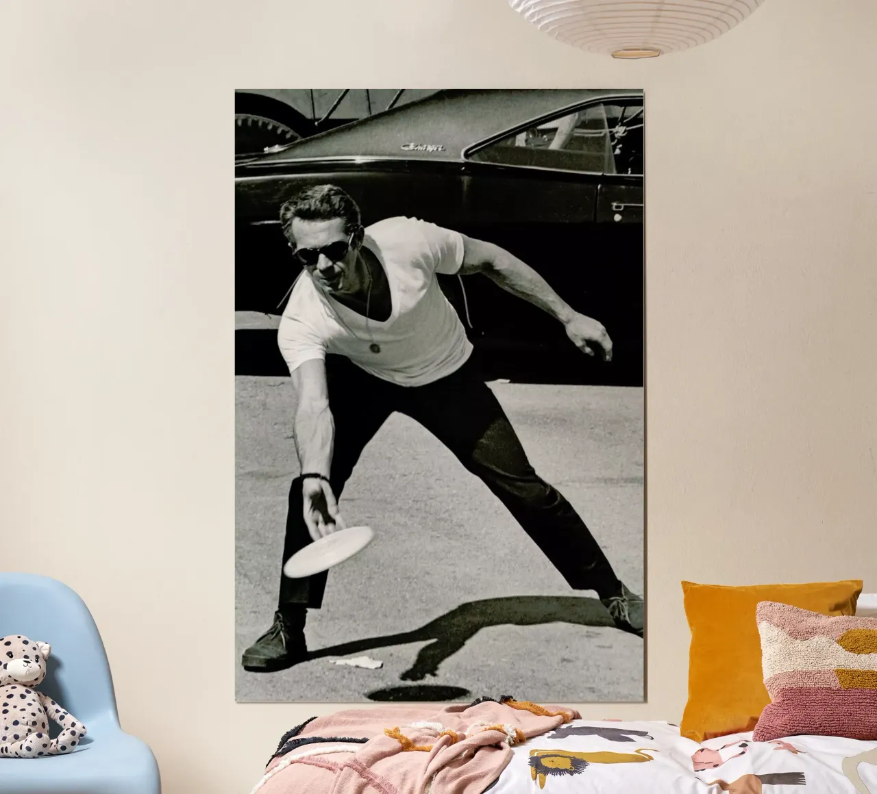 Steve McQueen Playing Frisbee carta hahnemühle da Gallery Print and Art Limited